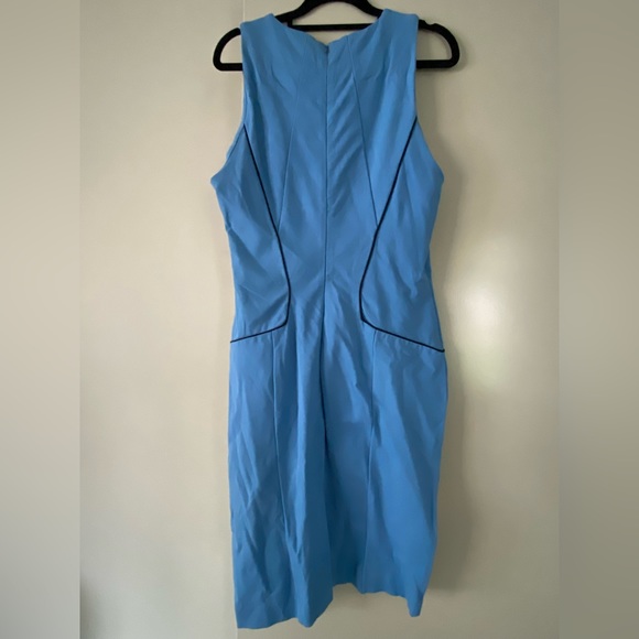 CUE flattering panel dress - Picture 3 of 7